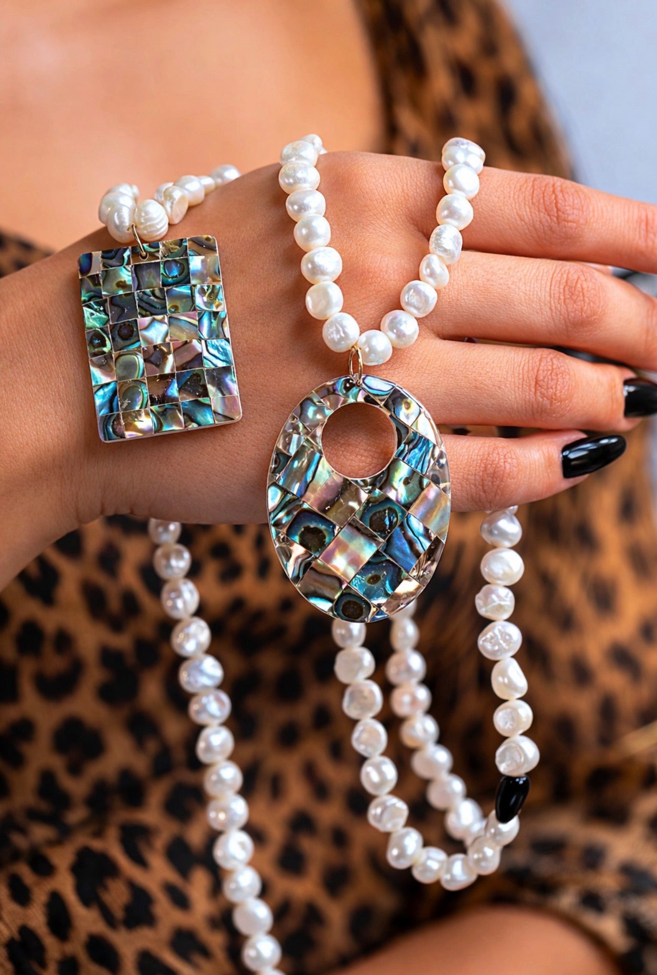 Freshwater Pearls Necklaces 40cm with Abalone Pendant