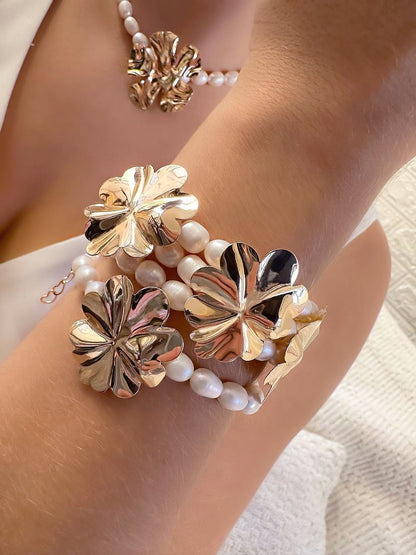 Fresh Water Pearl Bracelet with Gold Flower
