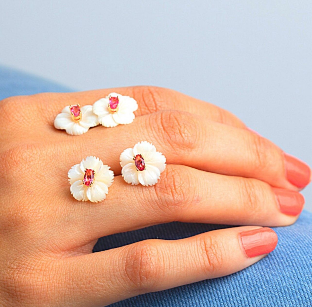 Freshwater Pearls Stud Earrings with Crystal