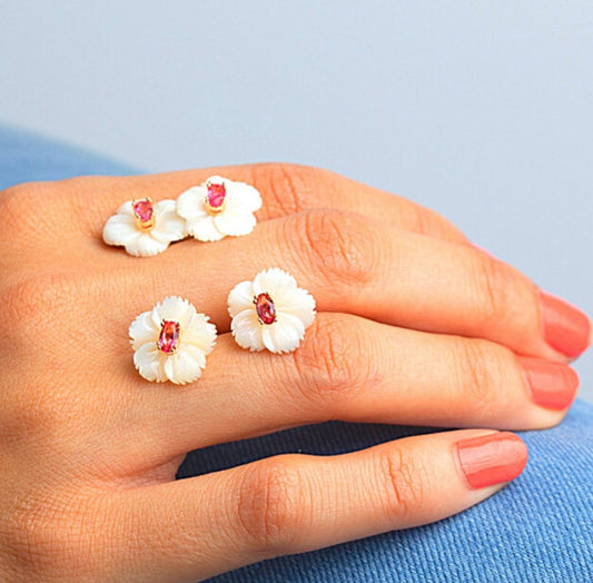 Freshwater Pearls Stud Earrings with Crystal